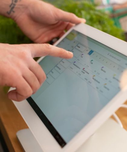 pengaturan jadwal pembersihan area dapur